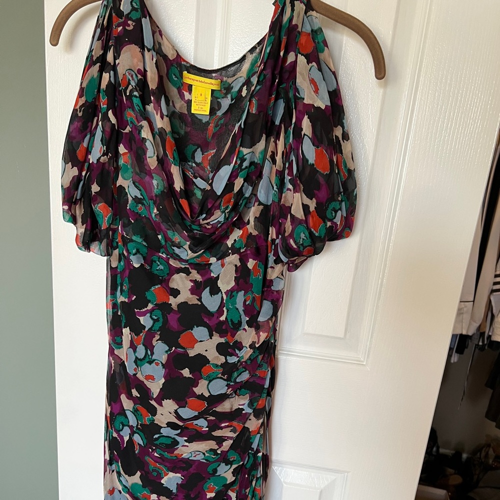 Perfect summer cocktail dress by Catherine Malandrino with a side ruching detail
